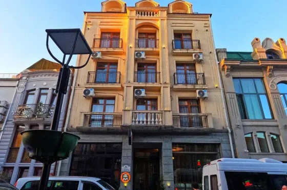 Hotel Batumi Home: Մատչելի հյուրանոց և հանգիստ՝ Բաթումիում : Մեկ օրը՝  14.000 Դրամ: Ներառում է նախաճաշ: